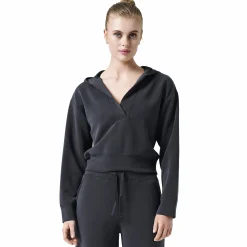 p v-neck hood w